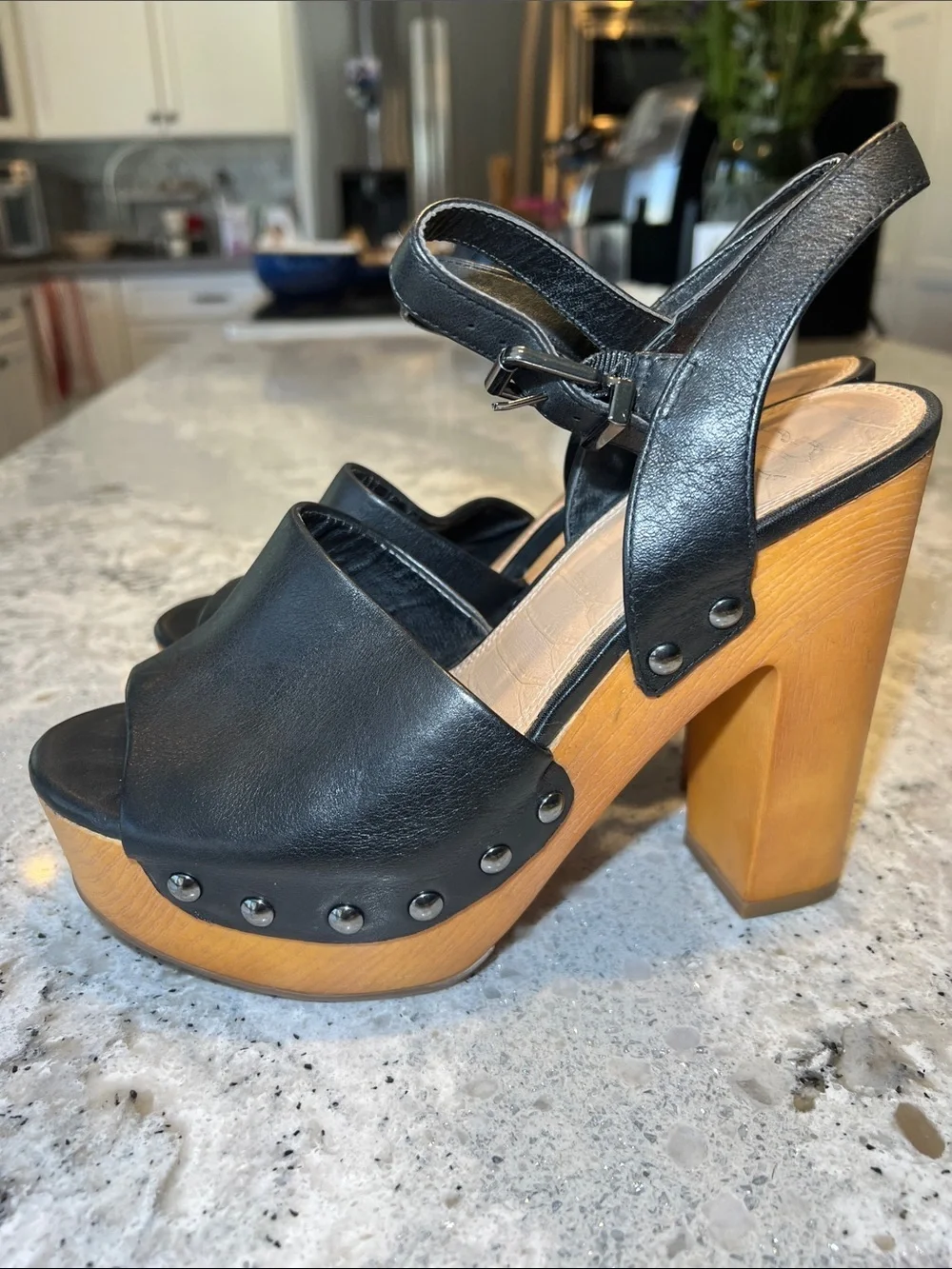 Gianni Bini Meri-Cana Studded Black Leather Wood Platform Sandals 7.5 EUC